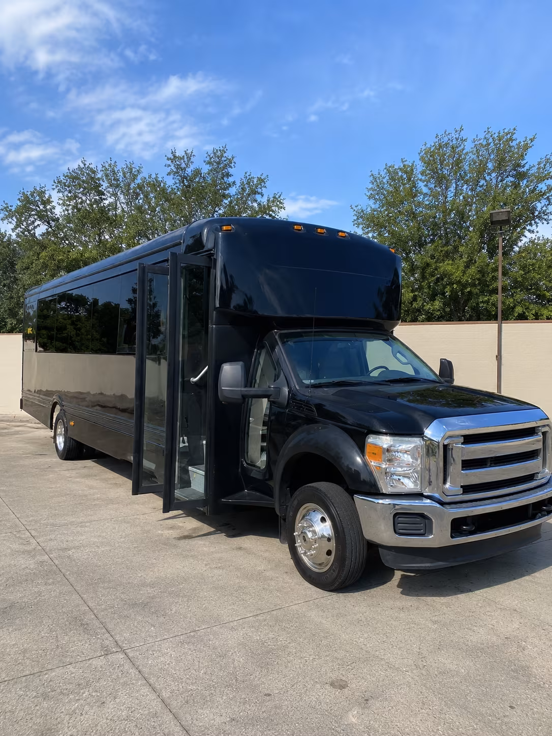 avondale 20 passenger party bus